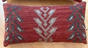 lot 81 image: 3 Decorative Accent Pillows