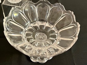 lot 32 image: Lovely Variety of Vintage Glassware
