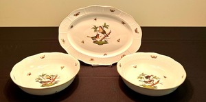 lot 26 image: Three Serving Pieces Herend Rothschild Bird