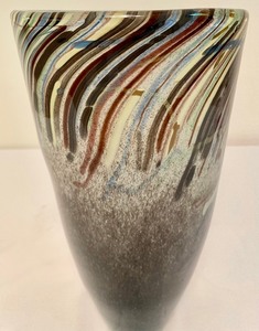 lot 94 image: Amazing Art Glass Vase