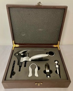 lot 146 image: Deluxe Wooden Box Connoisseur Corkscrew Set