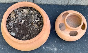 lot 166 image: 2 Pretty Planters