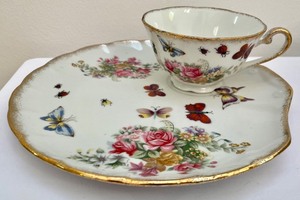 lot 162 image: Royal Crown Hand Painted Snack Plates with Matching Cups