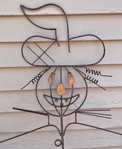 lot 174 image: Silly Scarecrow Metal Yard Art