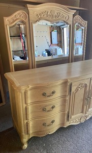 lot 186 image: Century Dresser with Detachable Mirror