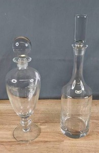 lot 59 image: Pair of Clear Glass Decanters Dragonfly Decanter and Floral Wine Decanter - Q