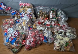 lot 160 image: Collection of Vintage Christmas Ornaments and Decorations - Z