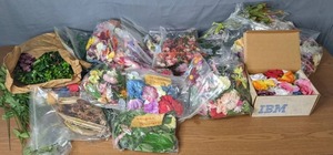 lot 163 image: Large Assortment of Artificial Flowers - Z