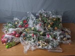 lot 100 image: Large Assortment of Faux Christmas Flower Arrangements - Z