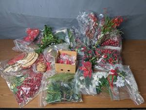 lot 101 image: Large Assortment of Christmas Foliage Decor and More - Z