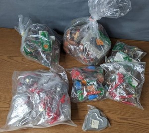 lot 154 image: Bags of Vintage Wooden and Metal Ornaments - Z