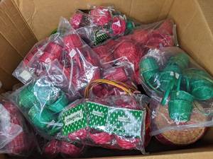 lot 76 image: Large Lot of Vintage Red and Green, Small Wicker Baskets - Z