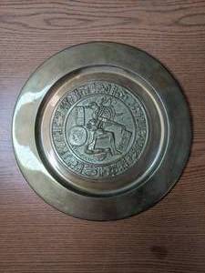 lot 79 image: Vintage Azteca Juego De Pelota Chincultic Mayan Ball Player Plate - Z