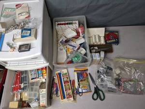 lot 188 image: Large Supply of Sewing Machine & Sewing Accessories - Z