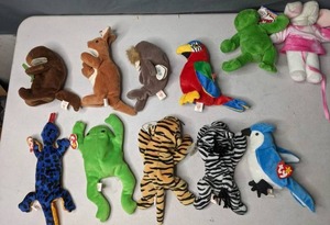 lot 190 image: Collection of 9 Ty Beanie Babies and 2 Gund Stuffed Toys - Z