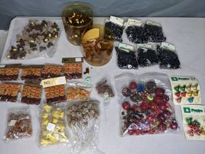 lot 113 image: Crafting Accessories Bears, Fruit, Top Hats and More - Z