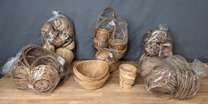 lot 171 image: Craft Supplies Small Baskets - Z