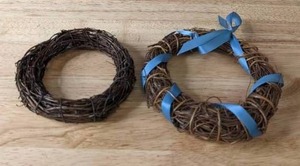 lot 173 image: Large Box of Wreaths - Z