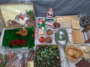 lot 227 image: Christmas Craft Assortment - Z