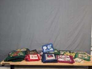 lot 282 image: Assortment of Pre-Cut Fabric Squares - Z
