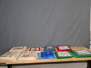 lot 275 image: Large Collection of Pot Holder Fabrics - Z