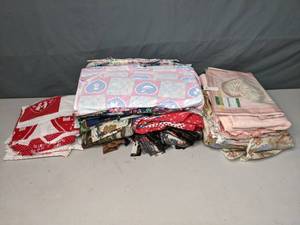 lot 343 image: Large Assortment of Printed Fabrics for Sewing - Z