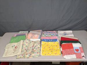 lot 333 image: Large Assortment of Printed Fabrics for Sewing Projects - Z