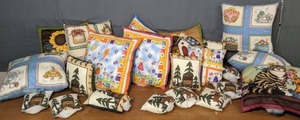 lot 323 image: Assortment of Unfinished Accent & Throw Pillows - Z