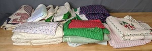 lot 325 image: Assortment of Patterned Fabrics Ducks, Holiday, Floral, Hearts, & More - Z
