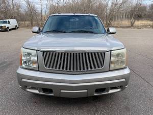 lot 1 image: 2004 Cadillac Escalade AWD V8 6.0L Beautiful Arizona Vehicle LOW Miles - T