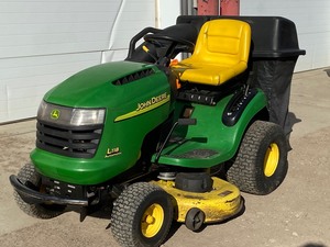 lot 5-B image: John Deere L118 Automatic Lawn Tractor