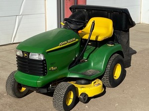 lot 5-A image: John Deere LT155 Lawn Tractor