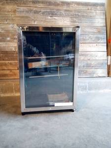 Frigidaire - 138-Can Beverage Center - Stainless steel