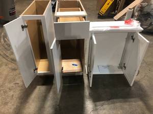 lot 17 image: Hampton Bay Cambridge Shaker Assembled 12 in. x 34.5 in. x 24.5 in. Base Cabinet w 1 Soft Close Drawer & 1 Soft Close Door in White good condition - review all pictures