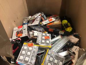 lot 27 image: Mix Lot of Houseware Items & Small Hardware Tools - Various Conditions - review all pictures