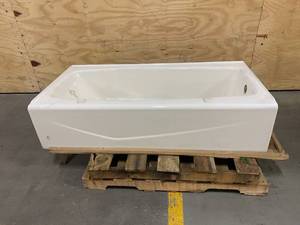 lot 7 image: KOHLER Bathtub