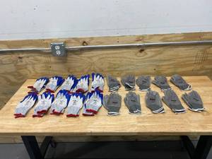 lot 28 image: Lot of 20 Pairs of Work Gloves