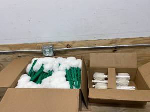 lot 33 image: Lot of Toilet Bowl Brushes