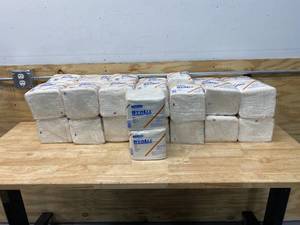 lot 36 image: KIMBERLY-CLARK Lot of 30 Packs of Wypal Wipers (L30)