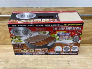 lot 52 image: GOTHAM STEEL 9.5 Deep Square Pan