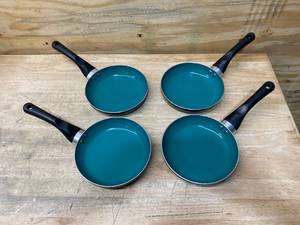 lot 61 image: SMART HOME Lot of 4-  7 Frying Pans