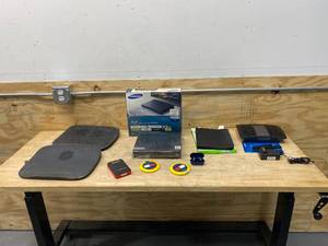 lot 86 image: Lot of Electronics Related Items