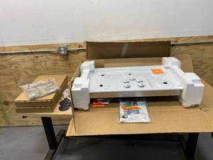 lot 102 image: GE 36 Built-In Gas Cooktop