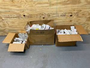 lot 186 image: Lot of Various Lightbulbs