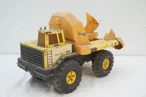 lot 14 image: vintage Tonka cement truck
