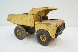 lot 16 image: vintage Tonka cement truck