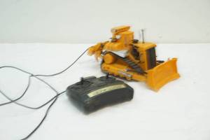 lot 24 image: radio control Caterpillar