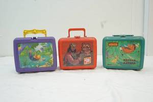 lot 31 image: vintage lunch boxes