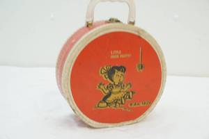 lot 32 image: vintage Little Miss Muffet case