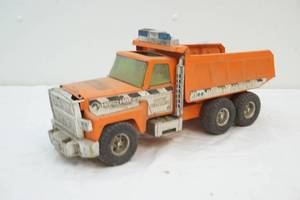 lot 44 image: vintage Hard Hat Cntractors dump truck